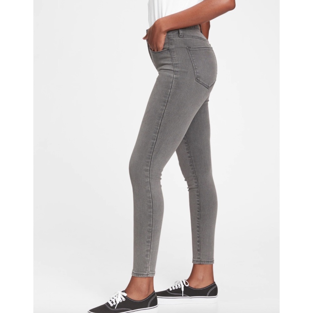 NWOT Gap Universal High Rise Stretch Denim in Gray